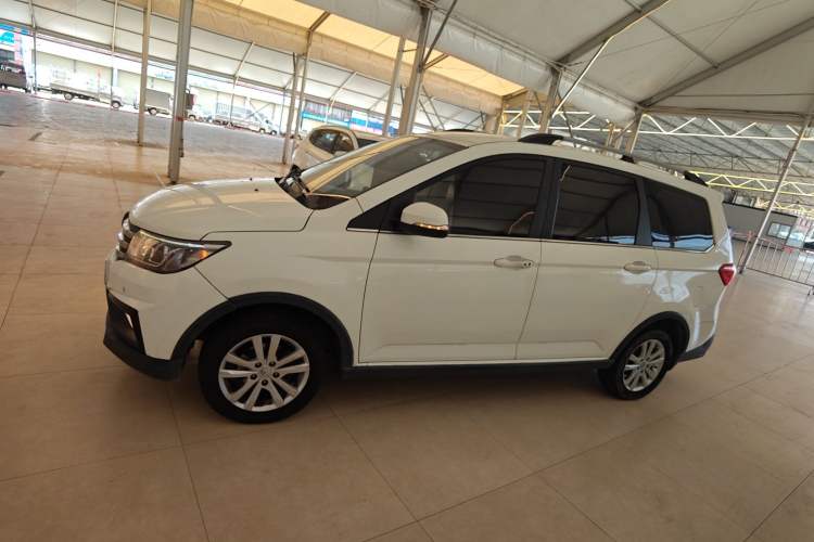 Used BAIC Changhe M70 2017 1.5L manual luxury cabin Exterior 3