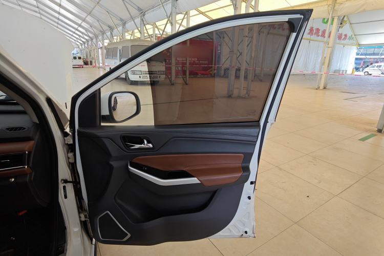 Used BAIC Changhe M70 2017 1.5L manual luxury cabin Interior 5