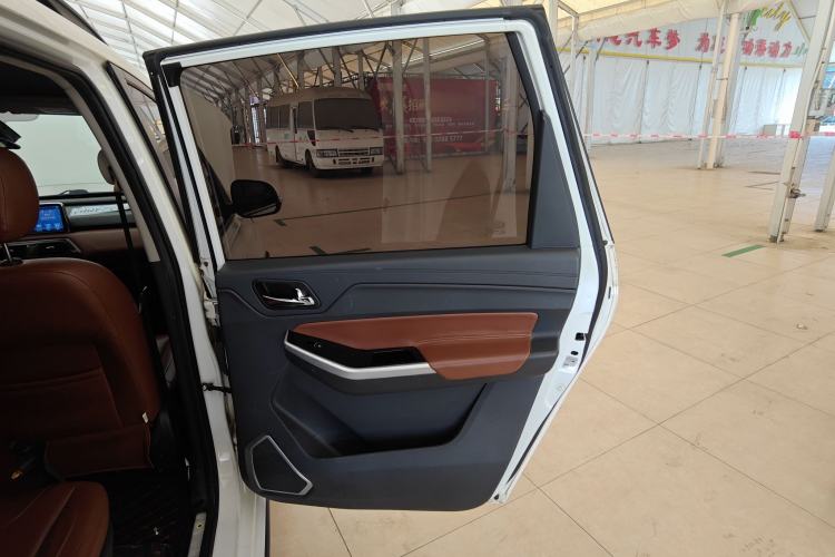 Used BAIC Changhe M70 2017 1.5L manual luxury cabin Interior 6
