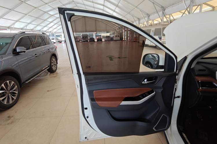 Used BAIC Changhe M70 2017 1.5L manual luxury cabin Interior 7