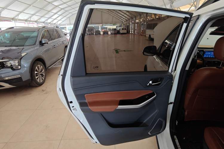Used BAIC Changhe M70 2017 1.5L manual luxury cabin Interior 8