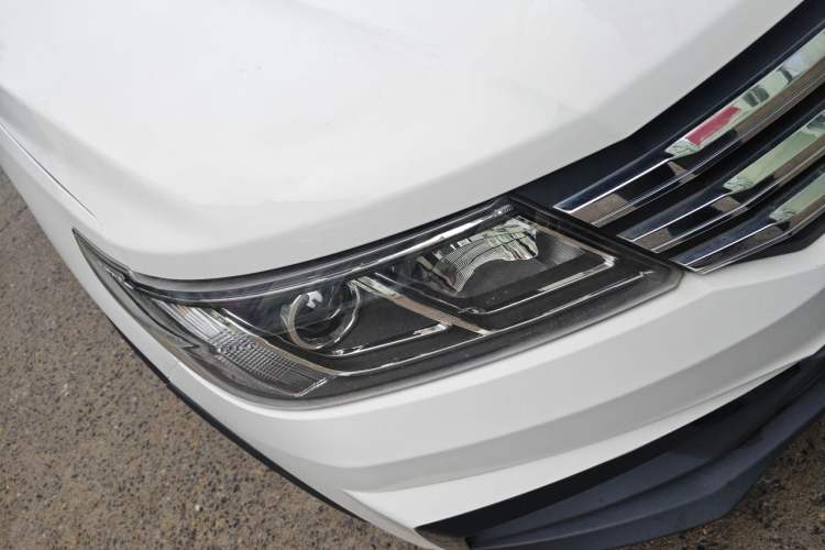 Used BAIC Changhe M70 2017 1.5L manual first-class cabin Right Front Headlight