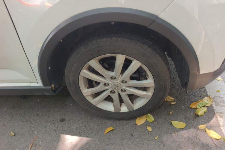 Used BAIC Changhe M70 2017 1.5L manual aviation cabin Right Front Wheel Hub