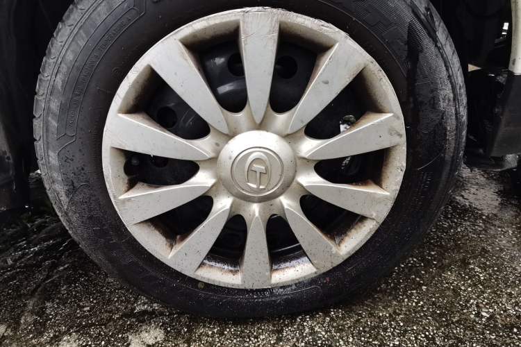 Used BAIC Changhe M70 2017 1.5L manual business class Right Front Wheel Hub