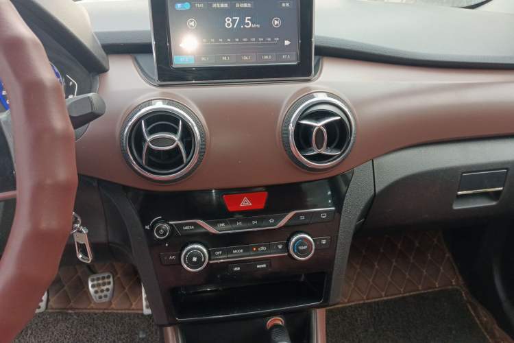 Used BAIC Changhe Q25 2016 1.5L Manual Fun Edition Audio And AC Panel