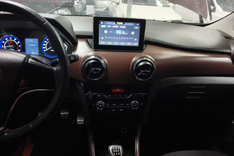 Used BAIC Changhe Q25 2016 1.5L Manual Lehui Edition Audio And AC Panel