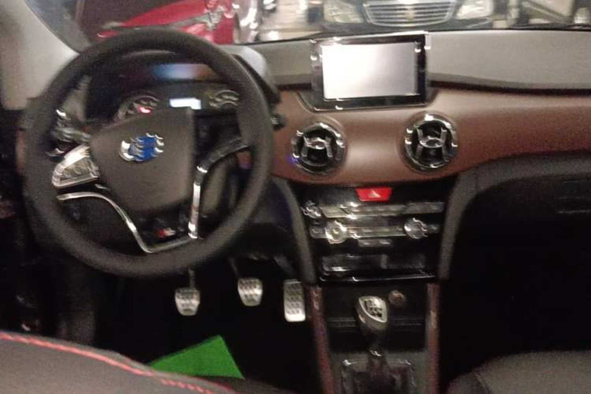 Used BAIC Changhe Q25 2016 1.5L Manual Lehui Edition Center Console