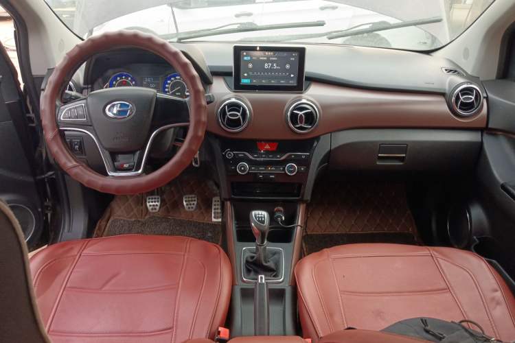 Used BAIC Changhe Q25 2016 1.5L Manual Fun Edition Center Console