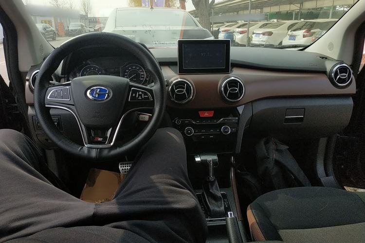 Used BAIC Changhe Q25 2016 1.5L Automatic Lehui Edition Center Console