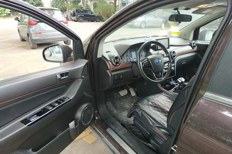 Used BAIC Changhe Q25 2016 1.5L Automatic Lehui Edition Driver Seat