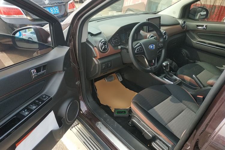 Used BAIC Changhe Q25 2016 1.5L Automatic Lehui Edition Driver Seat