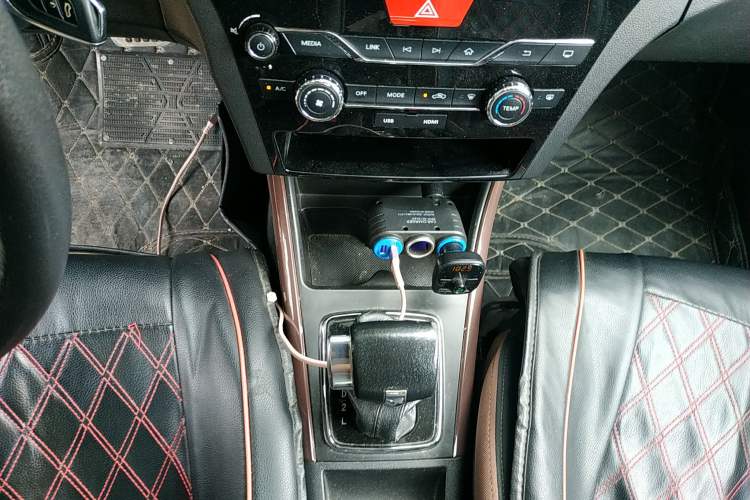 Used BAIC Changhe Q25 2016 1.5L Automatic Lehui Edition Gear Lever