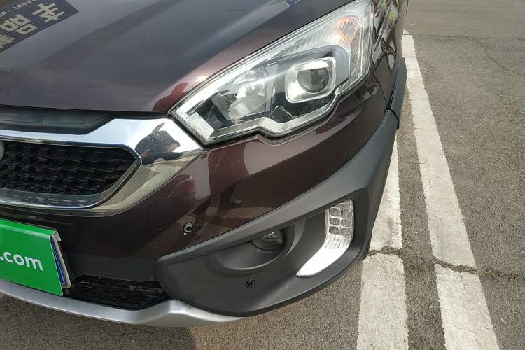 Used BAIC Changhe Q25 2016 1.5L Automatic Lehui Edition Left Front Headlight