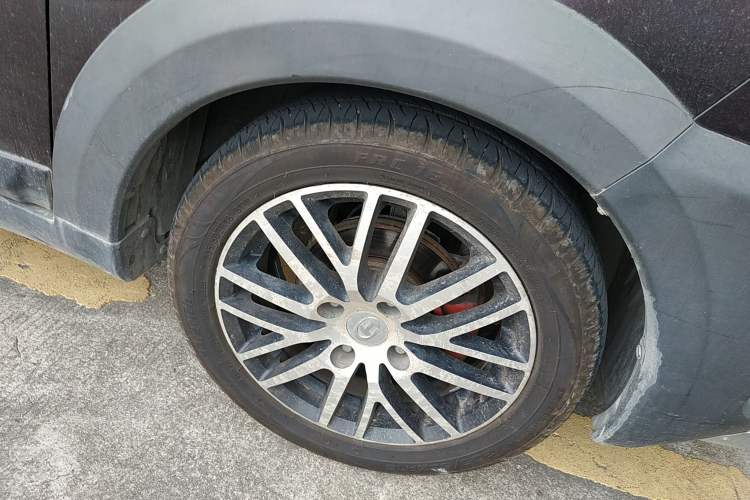Used BAIC Changhe Q25 2016 1.5L Automatic Lehui Edition Right Front Wheel Hub