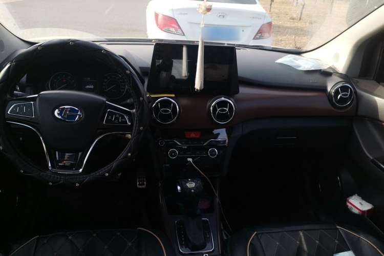 Used BAIC Changhe Q25 2016 1.5L Automatic Lehui Edition Center Console
