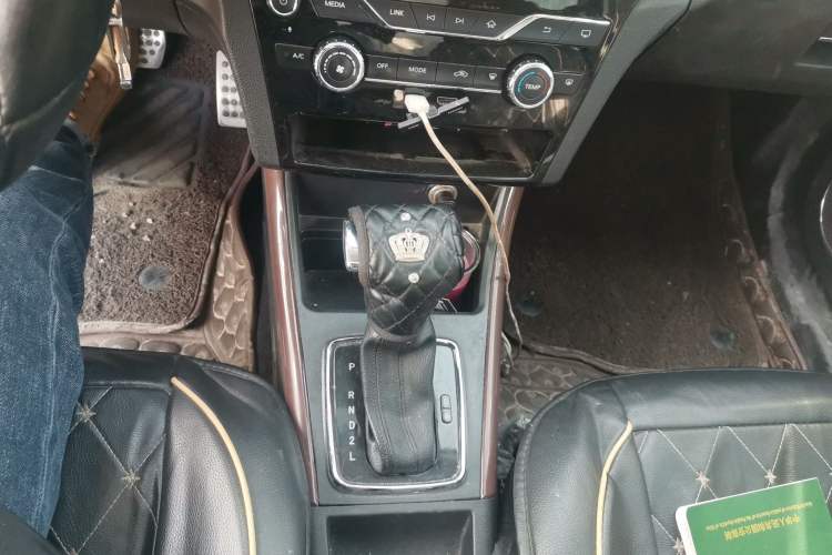 Used BAIC Changhe Q25 2016 1.5L Automatic Lehui Edition Gear Lever