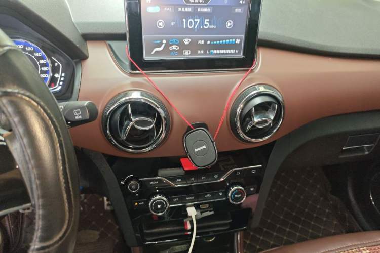Used BAIC Changhe Q25 2016 1.5L Manual Lehui Edition Audio And AC Panel