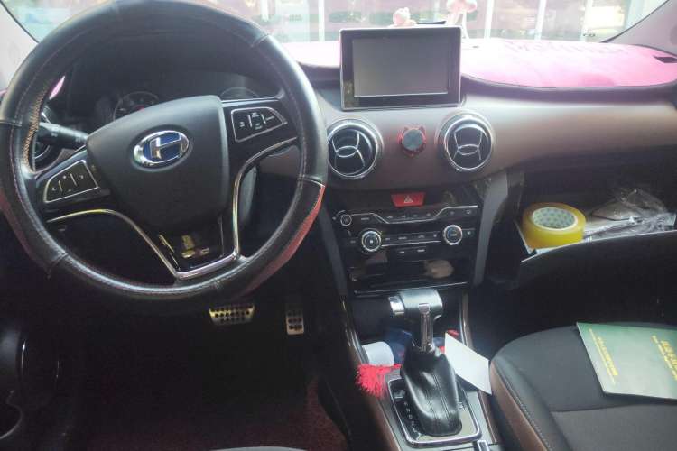 Used BAIC Changhe Q25 2016 1.5L Automatic Lehui Edition Center Console