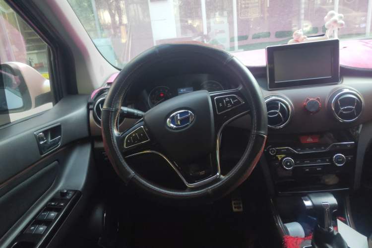 Used BAIC Changhe Q25 2016 1.5L Automatic Lehui Edition Steering Wheel