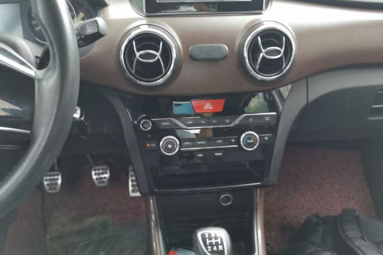 Used BAIC Changhe Q25 2016 1.5L Manual Fun Edition Audio And AC Panel