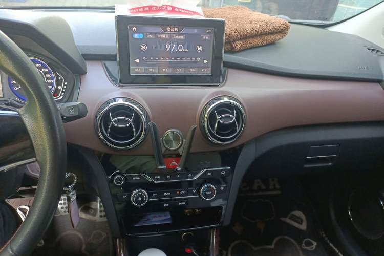 Used BAIC Changhe Q25 2016 1.5L Manual Fun Edition Audio And AC Panel