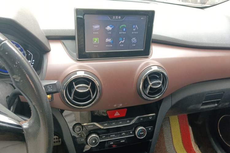 Used BAIC Changhe Q25 2016 1.5L Manual Lehui Edition Audio And AC Panel