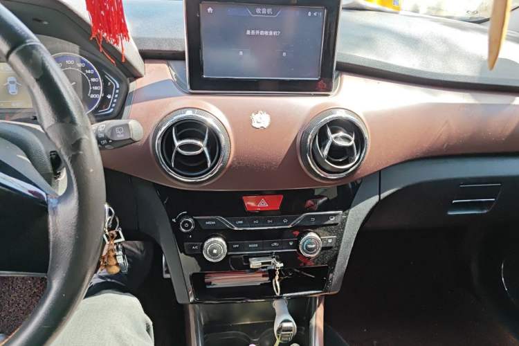 Used BAIC Changhe Q25 2016 1.5L Manual Lehui Edition Audio And AC Panel