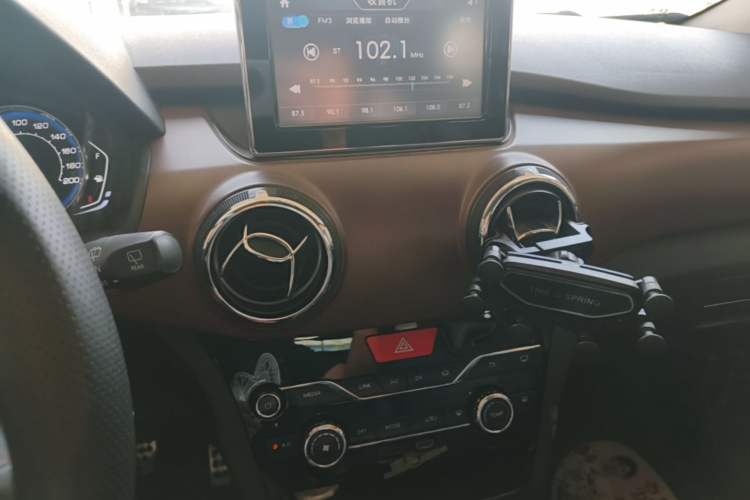 Used BAIC Changhe Q25 2016 1.5L Automatic Lehui Edition Audio And AC Panel