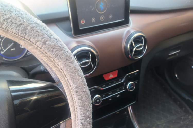 Used BAIC Changhe Q25 2016 1.5L Manual Lehui Edition Audio And AC Panel