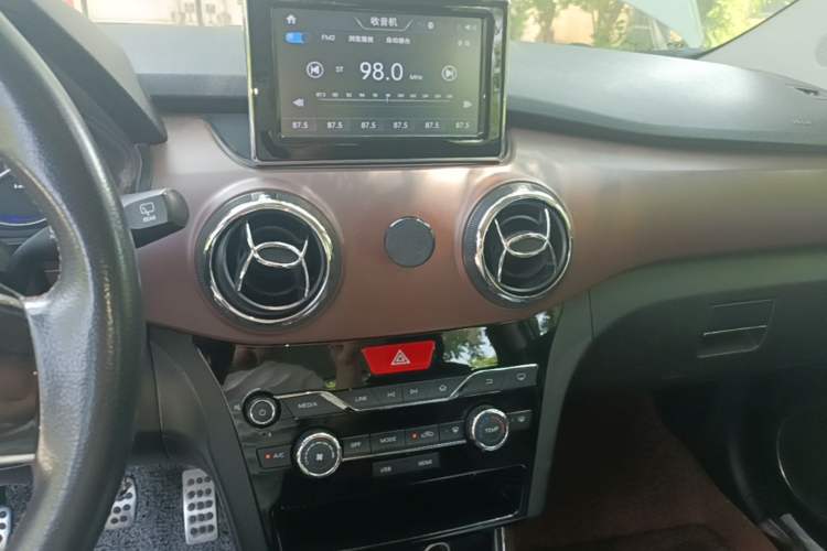 Used BAIC Changhe Q25 2016 1.5L Manual Fun Edition Audio And AC Panel