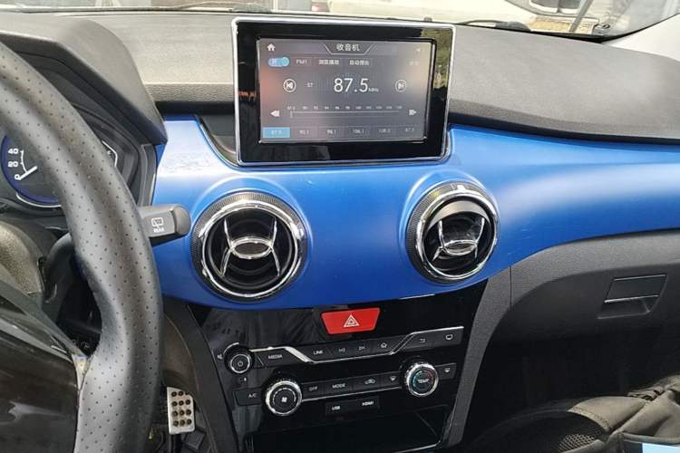 Used BAIC Changhe Q25 2016 1.5L Manual Lehui Edition Audio And AC Panel