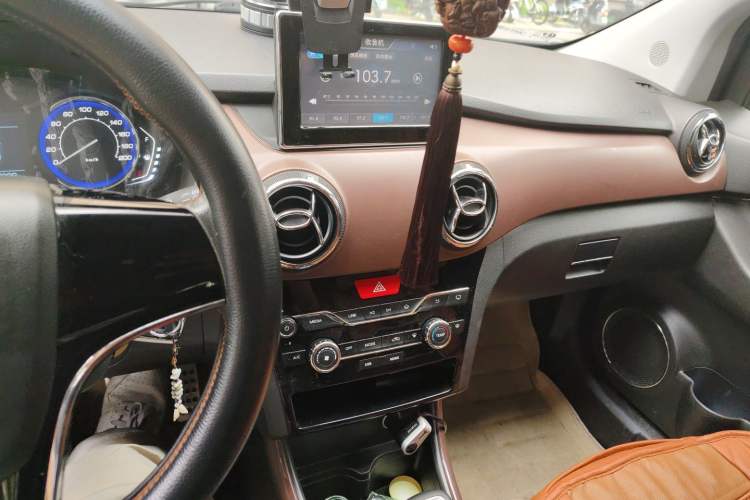 Used BAIC Changhe Q25 2016 1.5L Manual Lehui Edition Audio And AC Panel