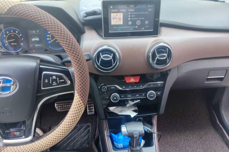 Used BAIC Changhe Q25 2016 1.5L Automatic Lehui Edition Audio And AC Panel
