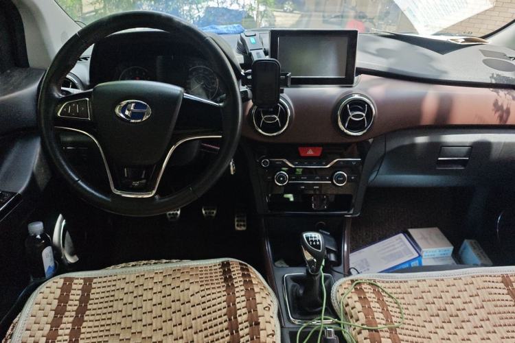 Used BAIC Changhe Q25 2016 1.5L Manual Fun Edition Center Console