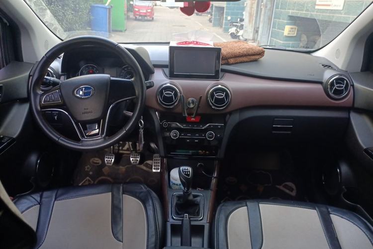 Used BAIC Changhe Q25 2016 1.5L Manual Fun Edition Center Console