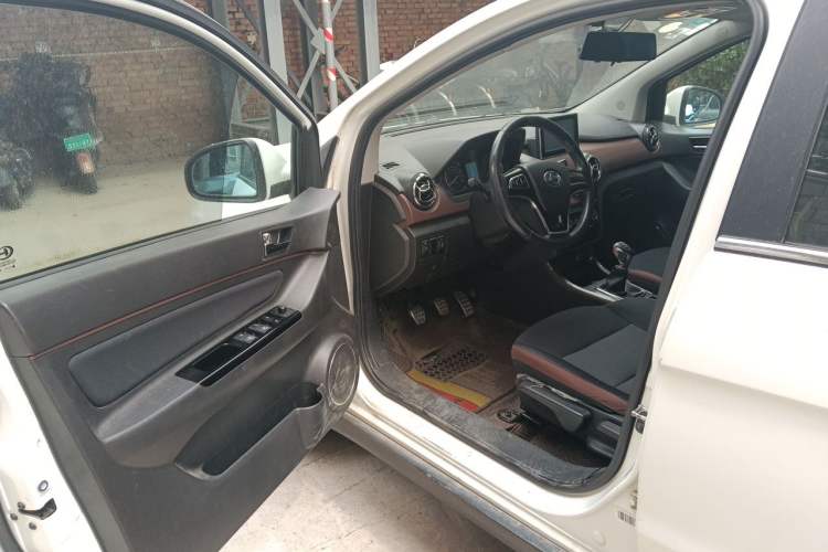 Used BAIC Changhe Q25 2016 1.5L Manual Lehui Edition Driver Seat
