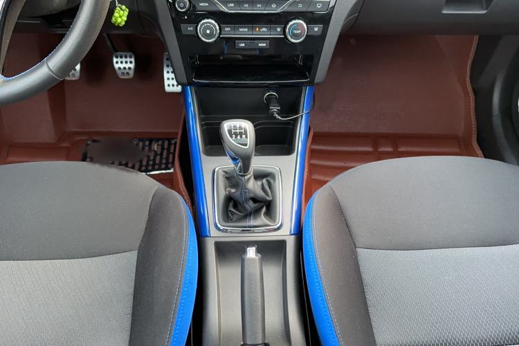 Used BAIC Changhe Q25 2016 1.5L Manual Lehui Edition Gear Lever