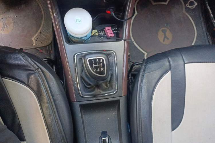 Used BAIC Changhe Q25 2016 1.5L Manual Fun Edition Gear Lever