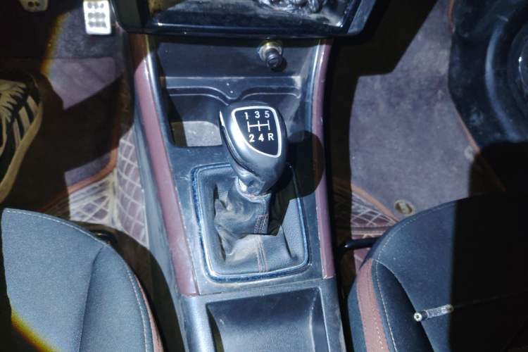 Used BAIC Changhe Q25 2016 1.5L Manual Lehui Edition Gear Lever