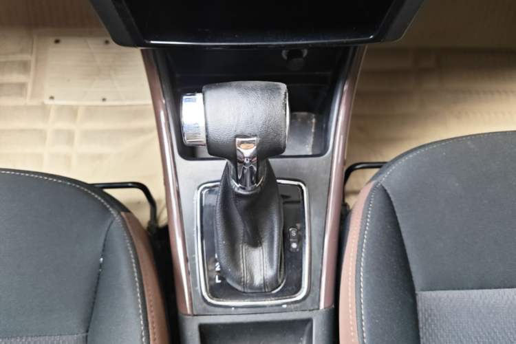 Used BAIC Changhe Q25 2016 1.5L Automatic Lehui Edition Gear Lever