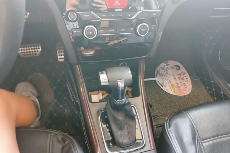Used BAIC Changhe Q25 2016 1.5L Automatic Lehui Edition Gear Lever