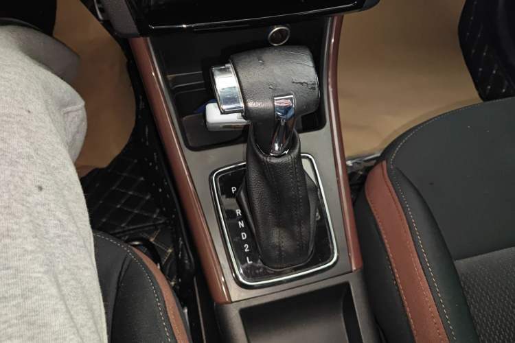 Used BAIC Changhe Q25 2016 1.5L Automatic Lehui Edition Gear Lever