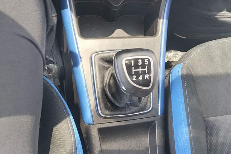 Used BAIC Changhe Q25 2016 1.5L Manual Lehui Edition Gear Lever