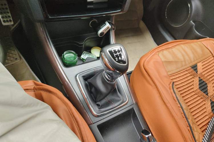 Used BAIC Changhe Q25 2016 1.5L Manual Lehui Edition Gear Lever