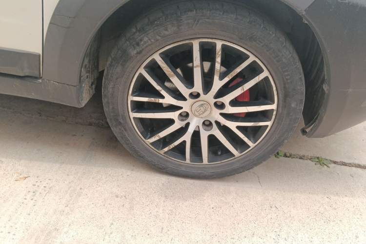 Used BAIC Changhe Q25 2016 1.5L Manual Lehui Edition Right Front Wheel Hub