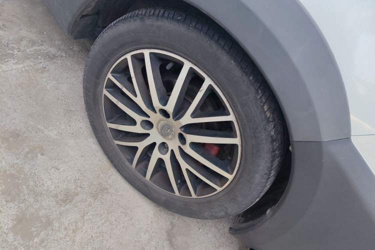 Used BAIC Changhe Q25 2016 1.5L Automatic Lehui Edition Right Front Wheel Hub