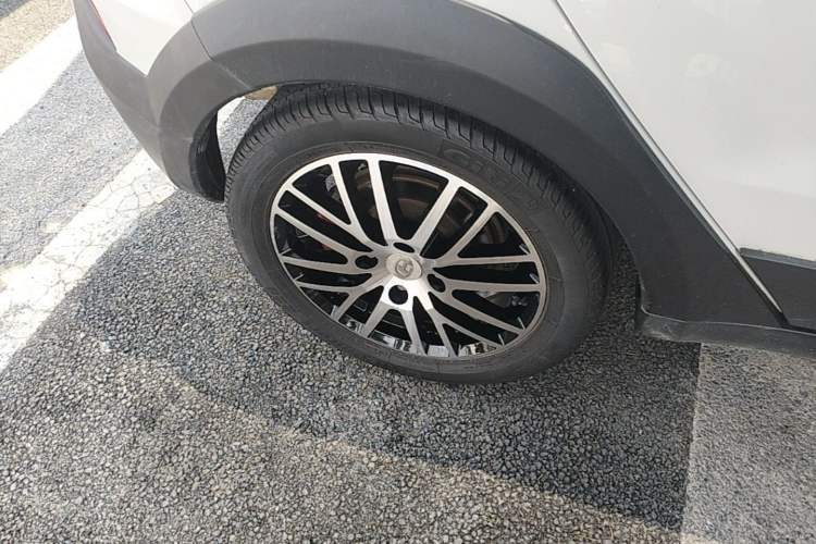Used BAIC Changhe Q25 2016 1.5L Manual Lehui Edition Right Rear Wheel Hub