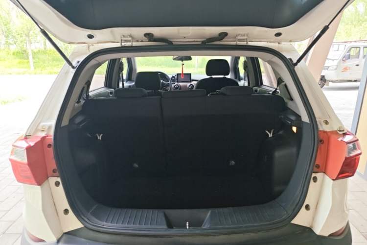 Used BAIC Changhe Q25 2016 1.5L Automatic Lehui Edition Trunk