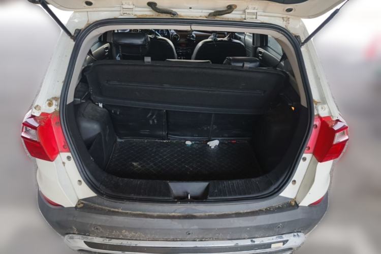 Used BAIC Changhe Q25 2016 1.5L Automatic Lehui Edition Trunk