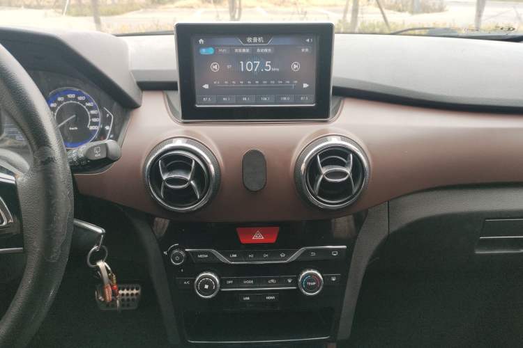 Used BAIC Changhe Q25 2017 1.5L Automatic Lehui Edition Audio And AC Panel